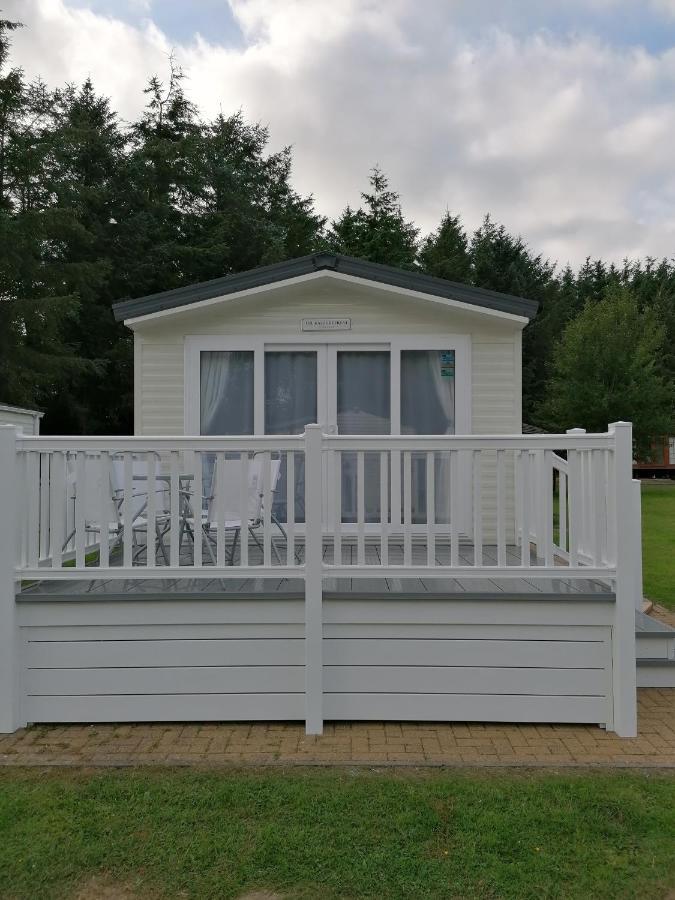 The Kalos Retreat - Hot Tub Lodge With Free 18 Hole Golf Course Swarland Bagian luar foto