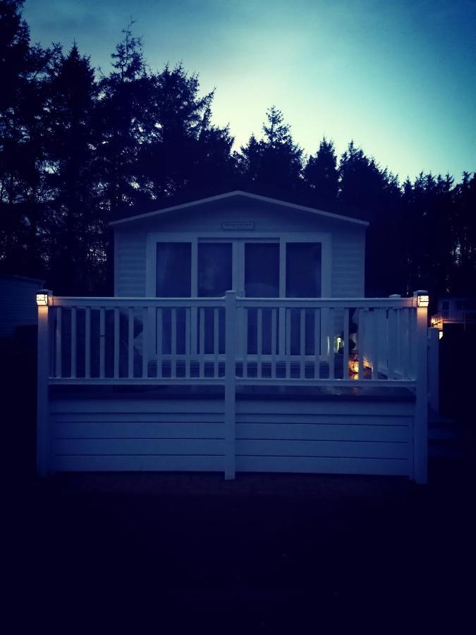 The Kalos Retreat - Hot Tub Lodge With Free 18 Hole Golf Course Swarland Bagian luar foto
