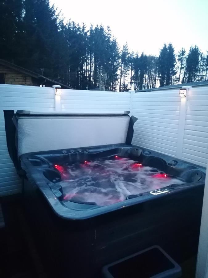 The Kalos Retreat - Hot Tub Lodge With Free 18 Hole Golf Course Swarland Bagian luar foto